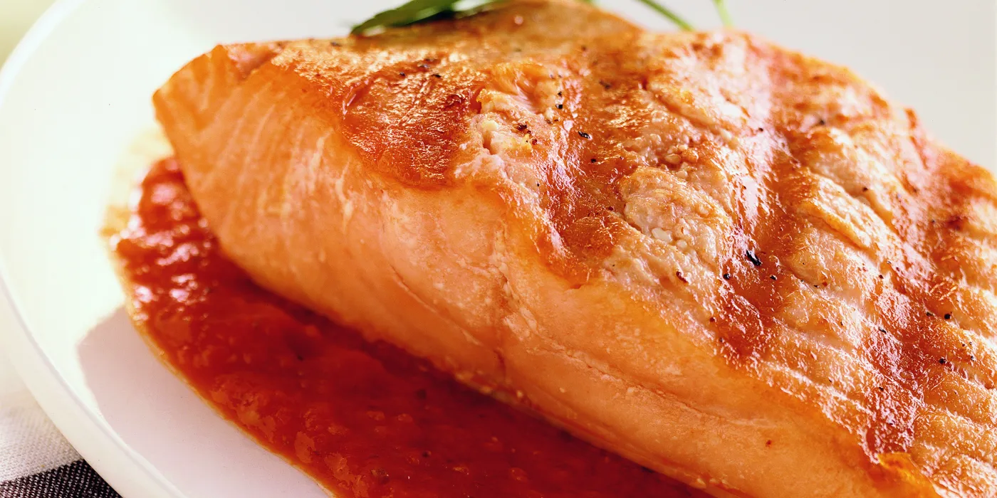 Losos s roštilja i dimljeni umak od rajčice i chipotlea