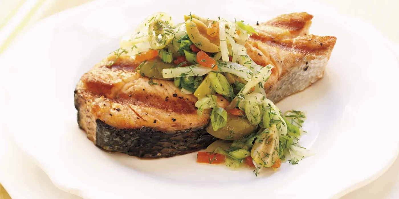 Losos sa salatom od komorača i maslina