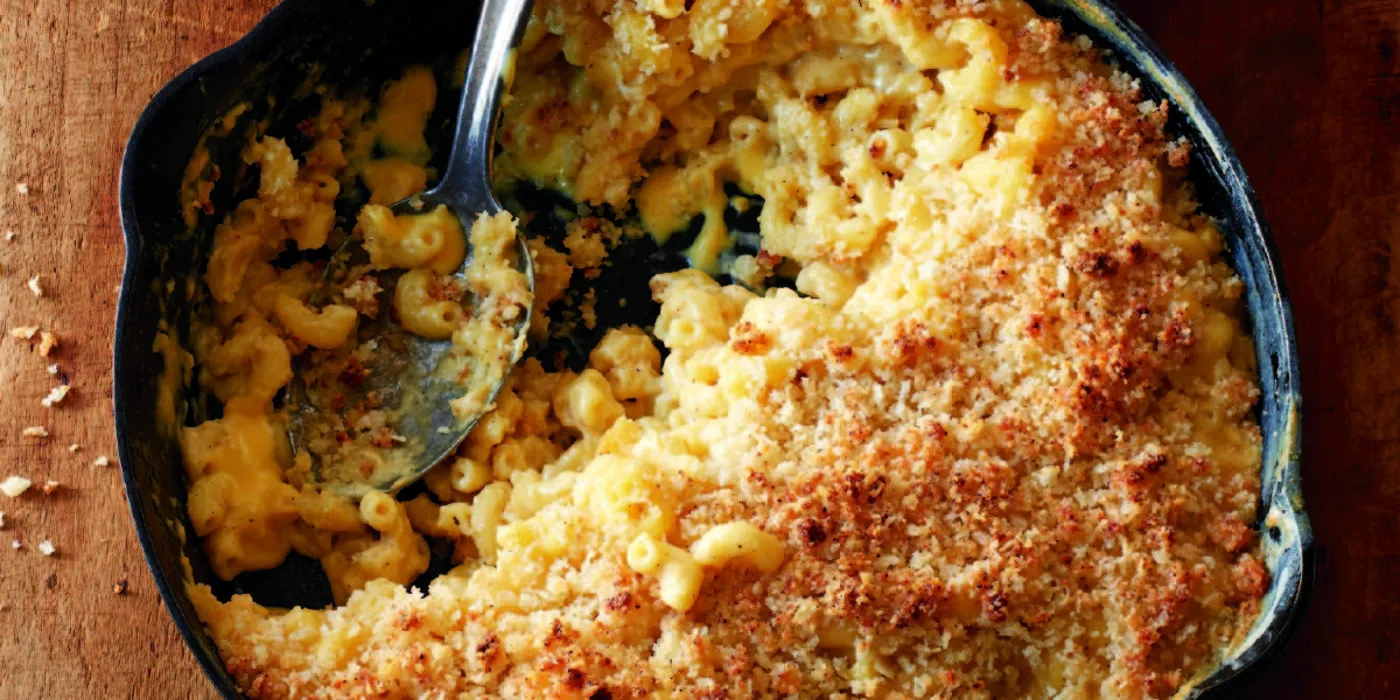 Makaroni sa sirom i parmezanskim mrvicama