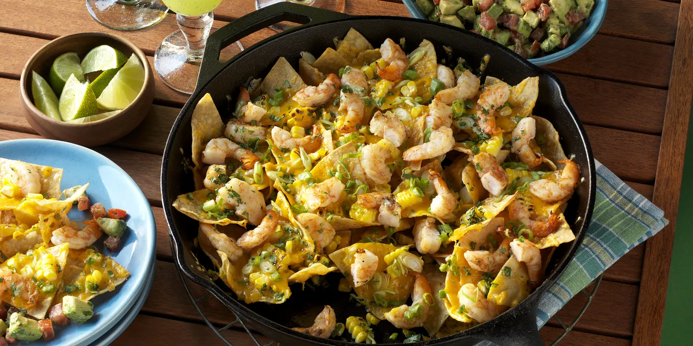 Nachosi s kozicama i salsom od avokada i rajčice