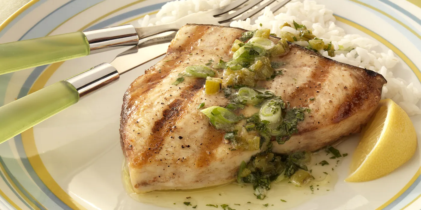 Odresci sabljarke s umakom od jalapeño papričica i mente