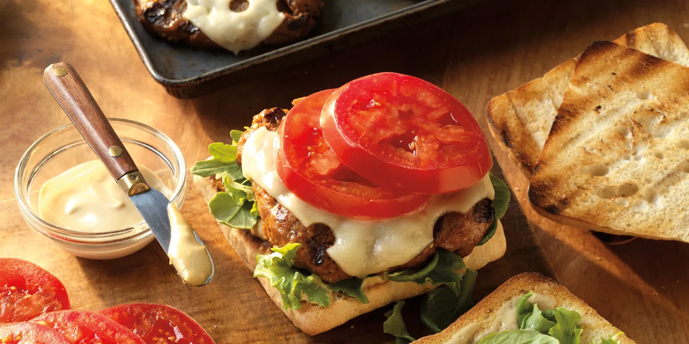 Otvoreni pureći burgeri sa švicarskim sirom