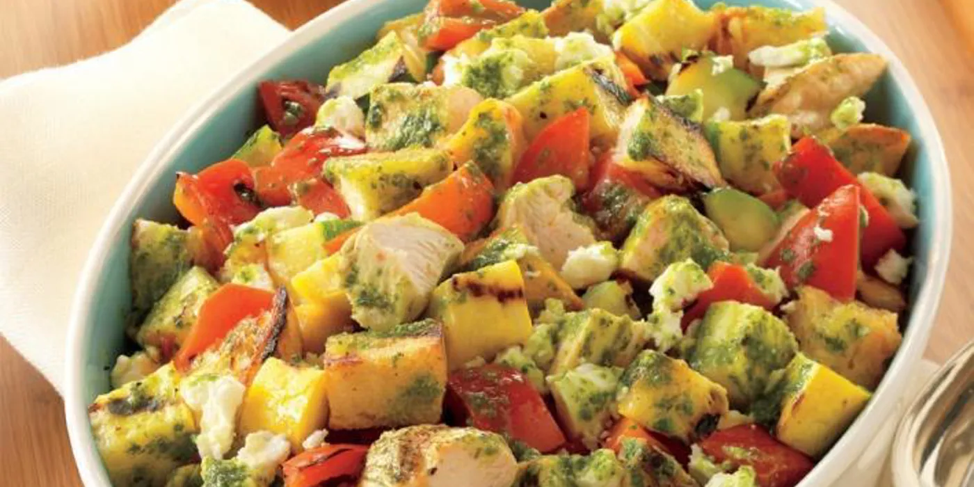 Panzanella s piletinom s roštilja i umakom od bosiljka