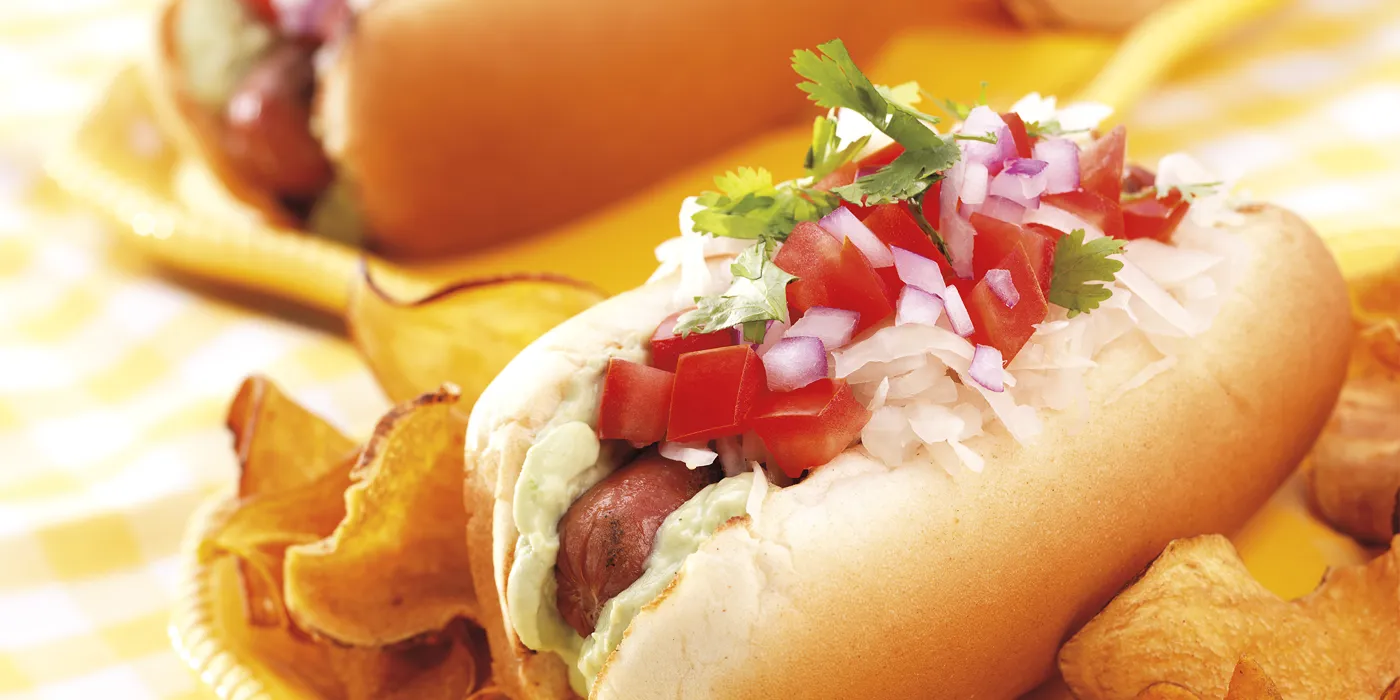 Patagonijski hot dog s avokadom i majonezom