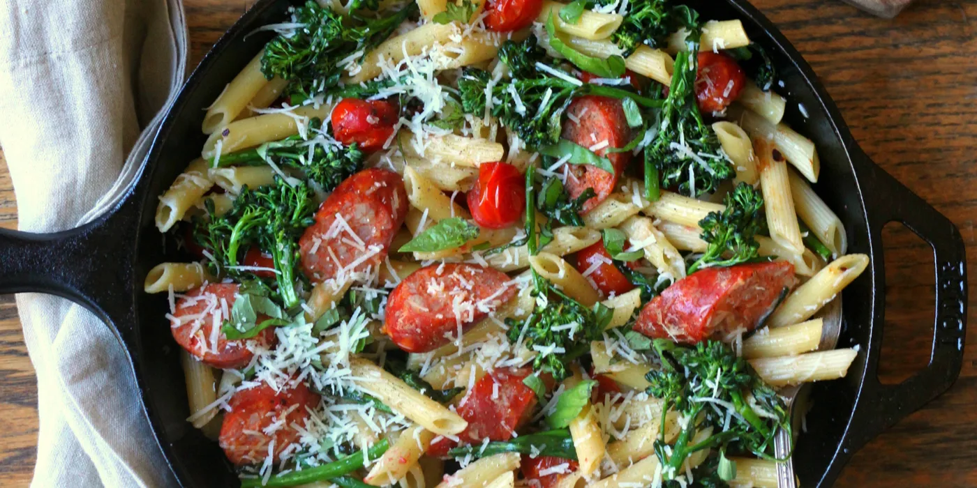 Penne s ljutim talijanskim kobasicama iz lijevane tave