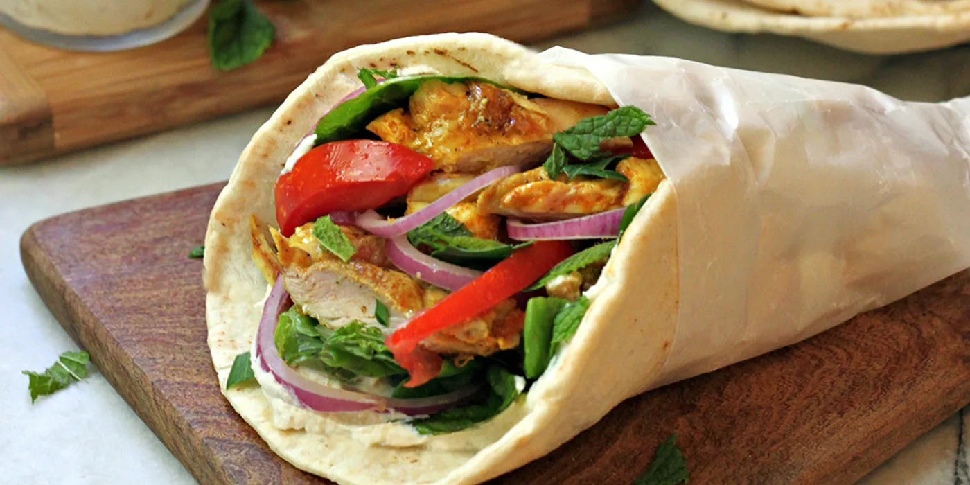 Pileći takosi s kozjim sirom i umakom od pečenog rajčice i češnjaka