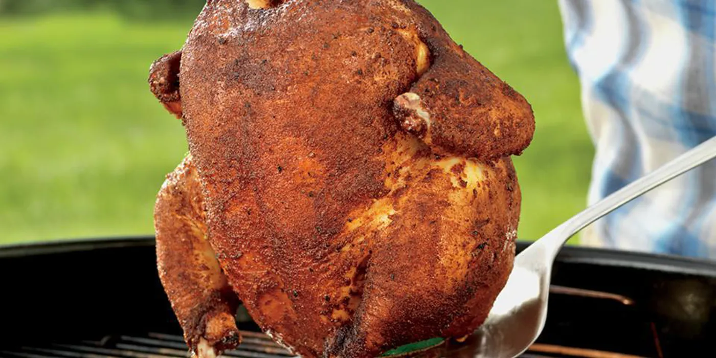 Piletina na pivskoj limenci dimljena na hikori drvu