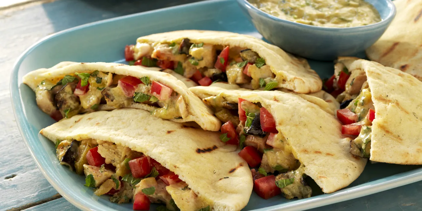 Pita s piletinom i patlidžanom u curry chutney dresingom