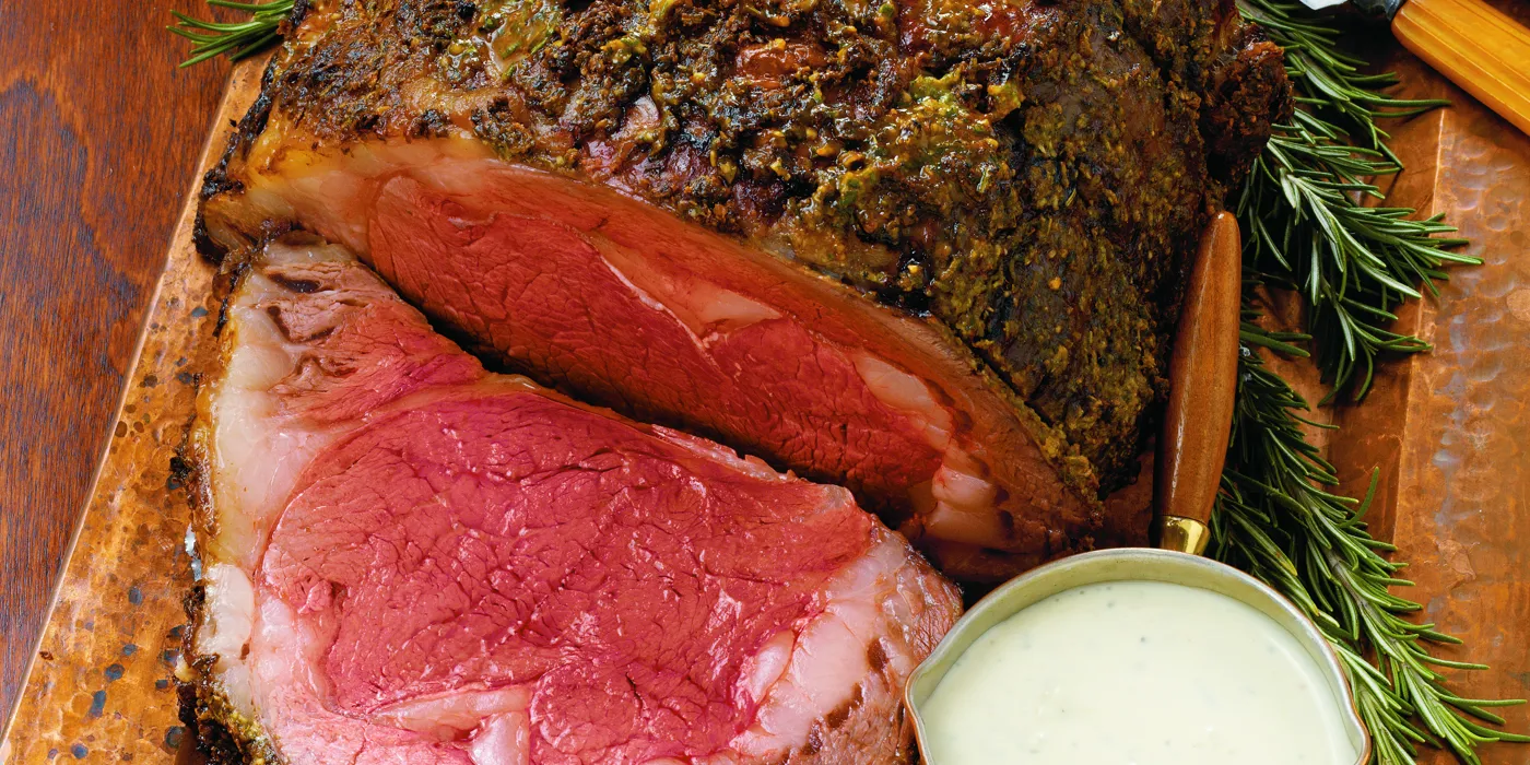 Prime Rib s češnjakom i umakom od plavog sira