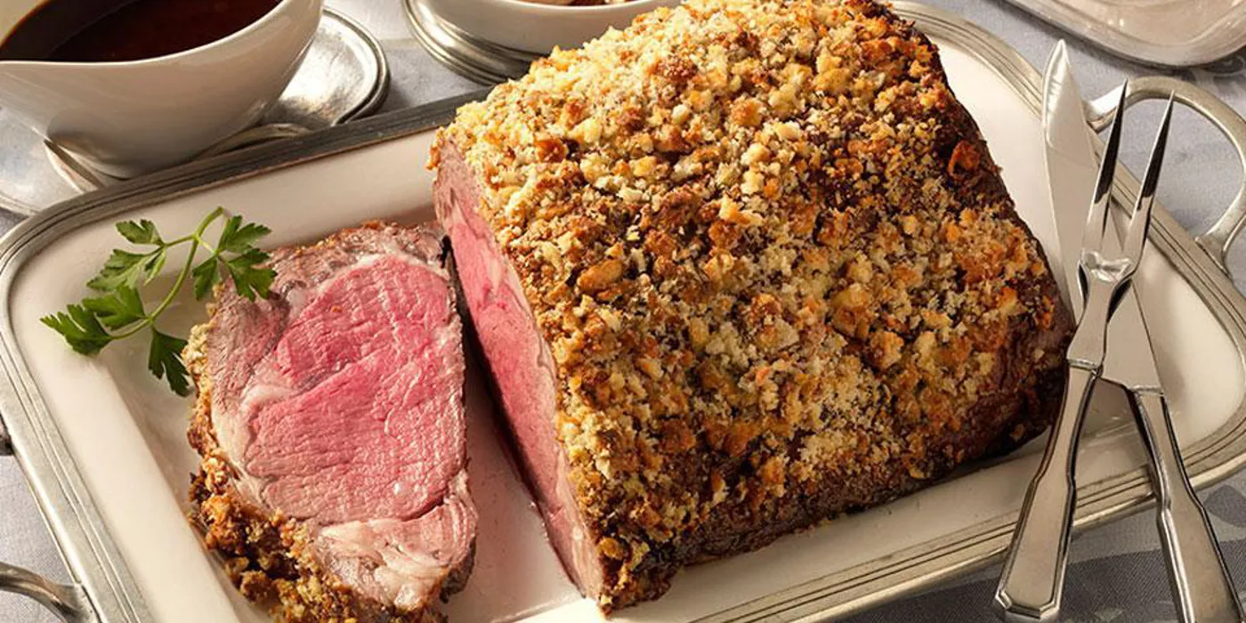 Prime Rib s korom od plavog sira i umakom od ljutike