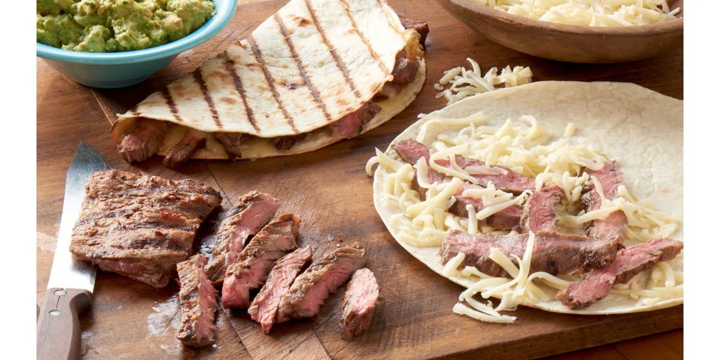 Quesadille s flank odreskom i guacamoleom