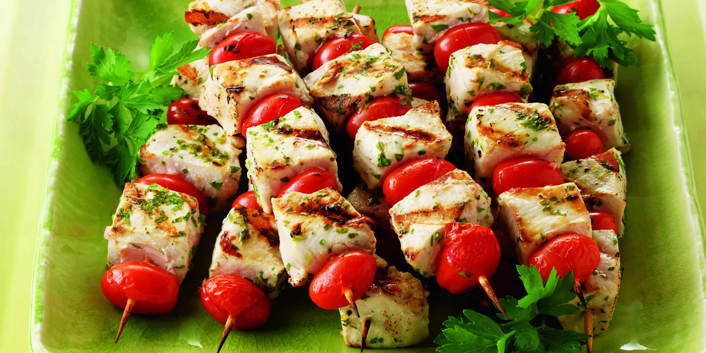 Ražnjići od sabljarke s rajčicama