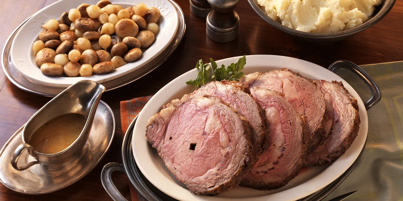 Rebra na ražnju s konjak gljivama i bisernim lukom