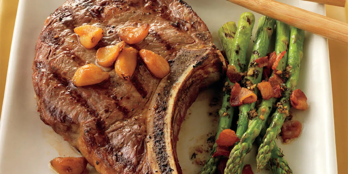 Rib Eye odresci s kosti i slatkim pečenim češnjakom