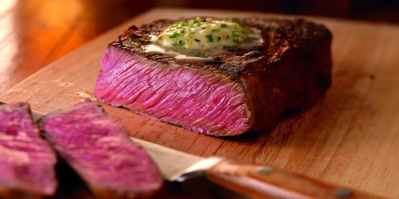 Rib Eye odresci u marinadi od ružmarina s limunovim maslacem