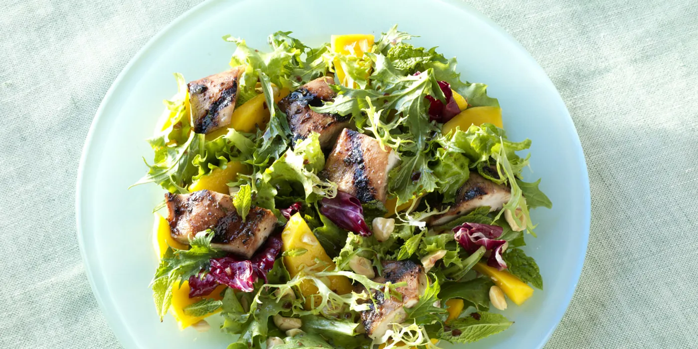 Salata od piletine i manga s preljevom od nara