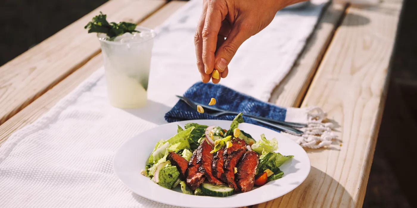 Salata s roštiljanim steakom na tajlandski način