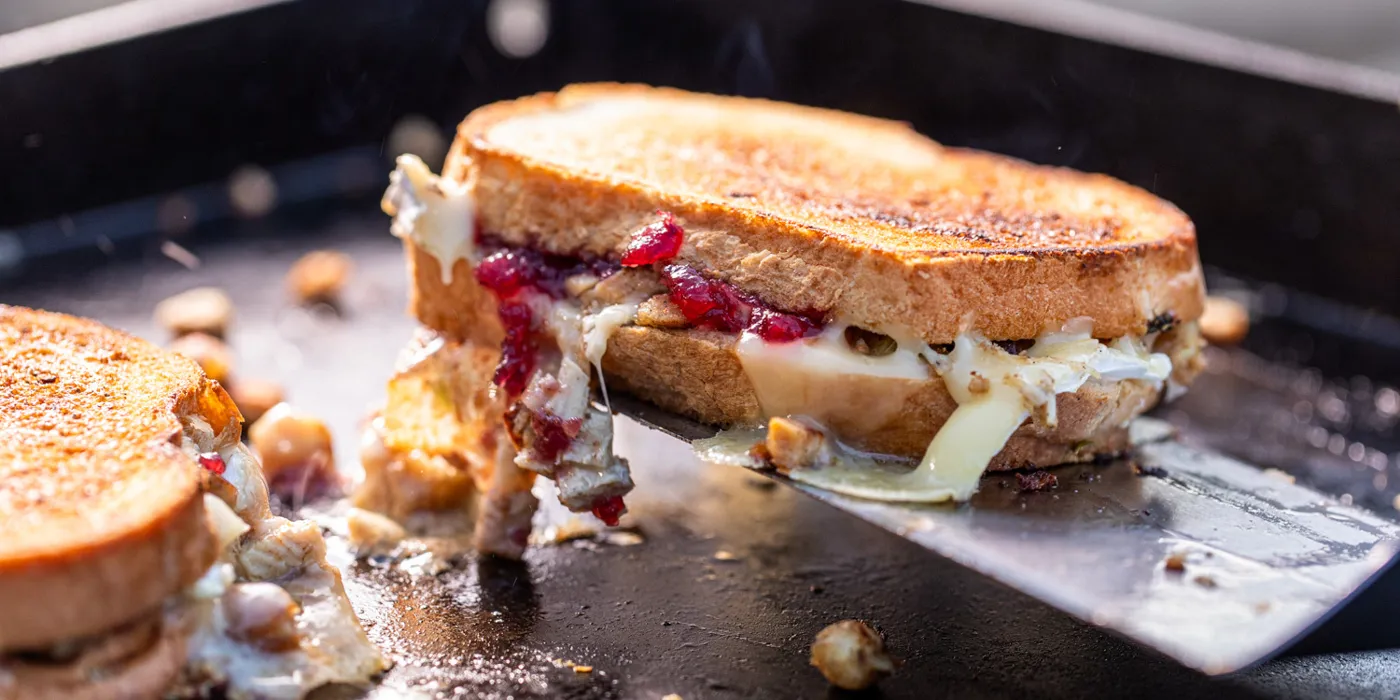 Sendvič s purećim mesom na roštilju