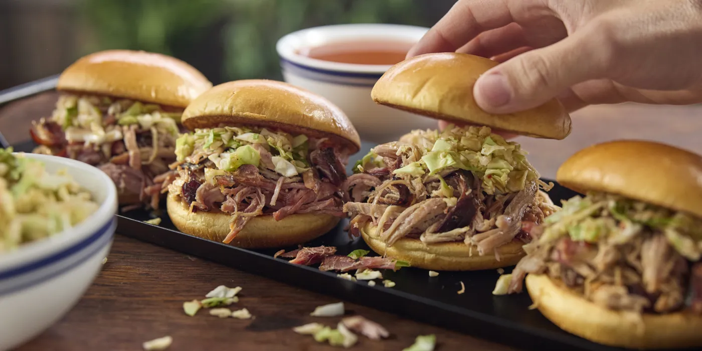 Sendviči s mljevenom svinjskom plećkom na karolinski način