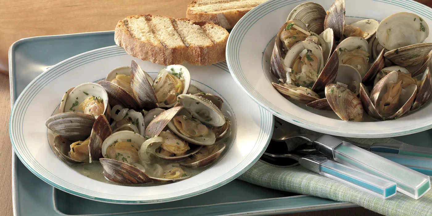 Školjke na pari s bijelim vinom i češnjakom