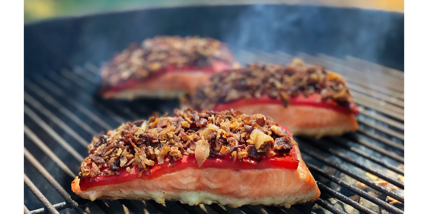 Slojeviti dimljeni losos