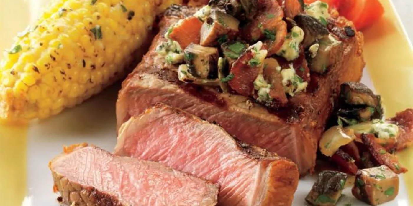 Strip odresci s gljivama, slaninom i plavim sirom