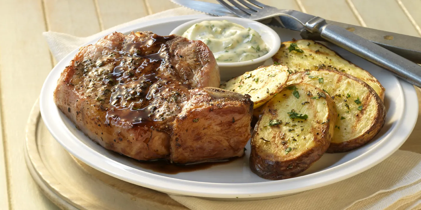 Svinjski kotleti u salamuri s balzamičnom glazurom i prženim krumpirom