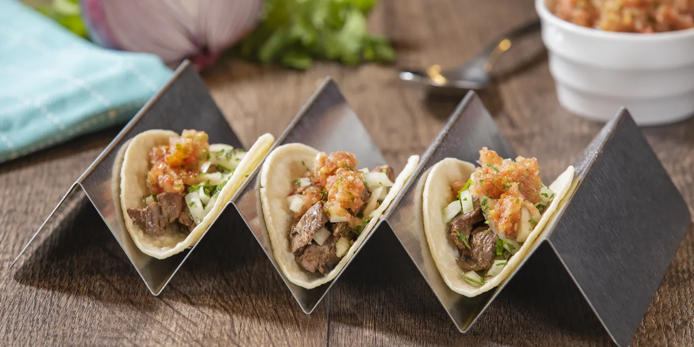 Taco s flank steakom i salsoom od pečenih rajčica