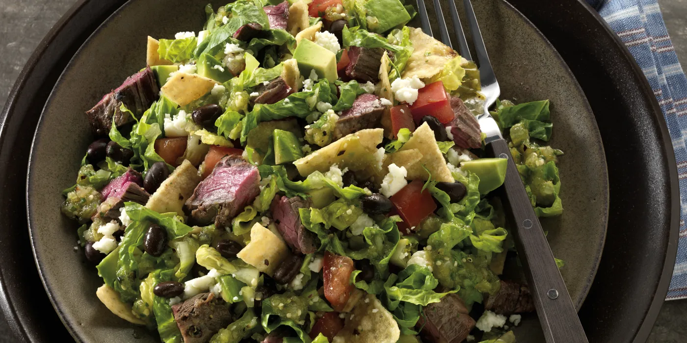 Taco salata s Carne Asada i salsom od tomatilla