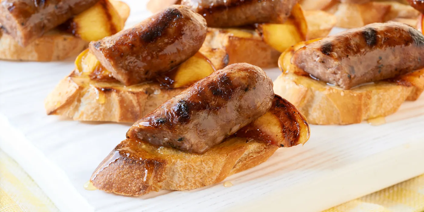 Talijanske kobasice s glaziranim nektarinama na medeno-senf krostinima