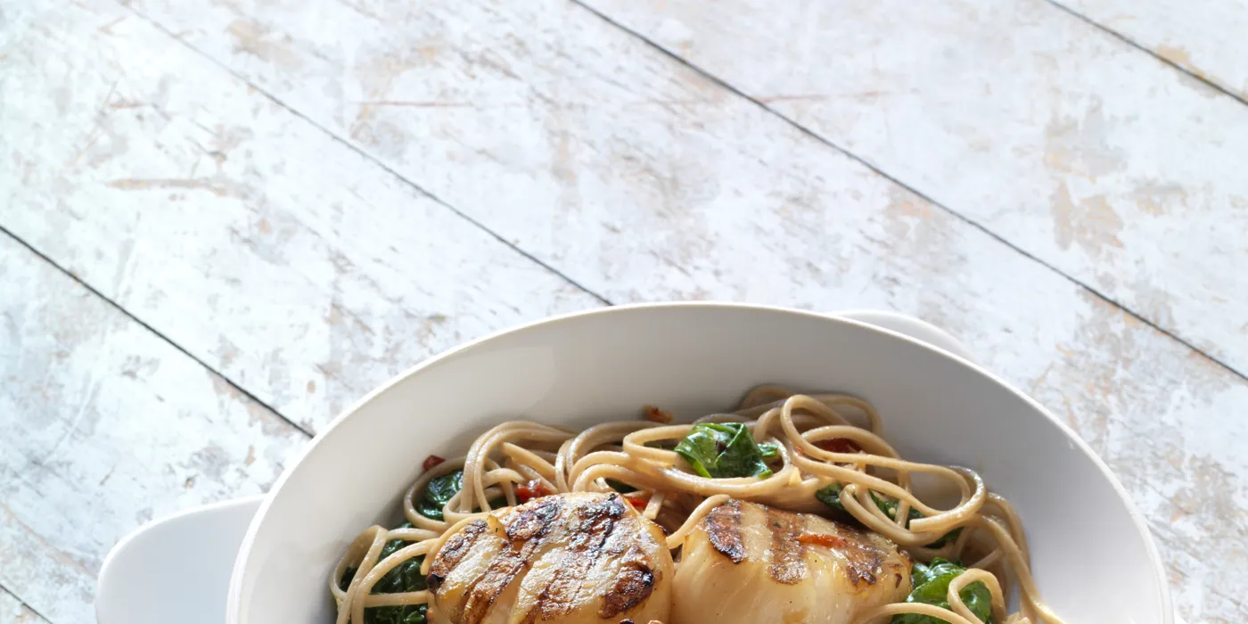 Začinjene kapice s špinatom i soba rezancima